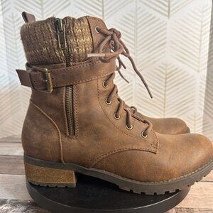 Skechers Stay Bold Boot in Brown. Size 8. Zips on Both Sides for Easy On/Off.